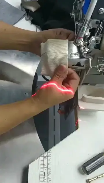 Threaded cuff machine #Automaticbuttonmachine#одеждаfabрика #автоматическиешвейн