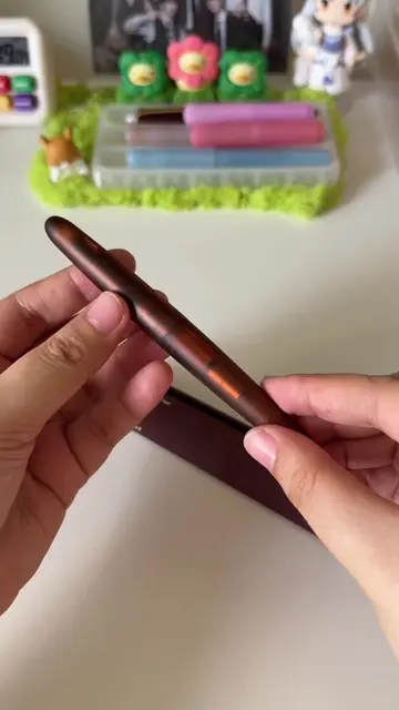We're unboxing Kakimori Frost fountain pen today!  This is one of the few pens I