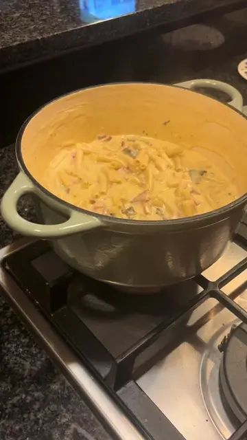 One pot Alfredo 🥘. Om dit nog lekkerder te maak kan n bietjie botter saam die k