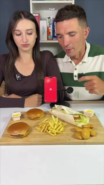 Roll the dice, eat and win. The number on the bone shows the number of bites 🍔�