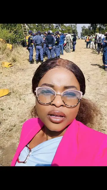 UPDATE: The Maruleng Local Municipality mayor, Tsheko Musolwa together with the 