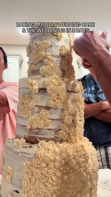 Getting extreamly questionable… #wedding #weddingday #bride #cake #cakedecoratin