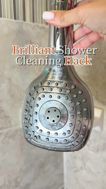 🚿 Genius Shower Hack ✨ The easiest way to clean your shower head! 🫧 #cleaningh