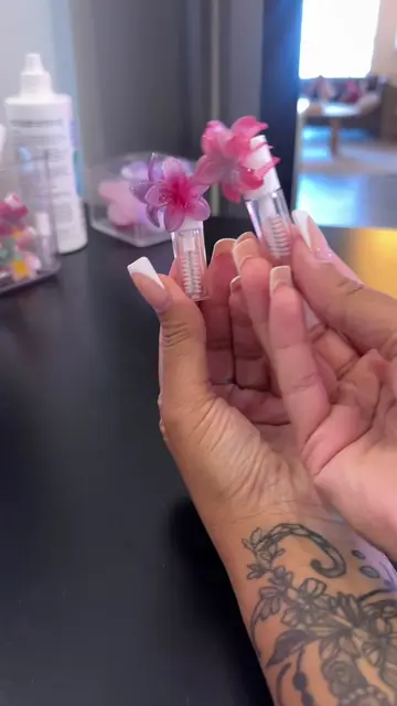 🫧🩷☁️⋆｡˚୨୧˚｡⋆🌸⭐️ POV: come make mini lash shampoos for my clients with me 🧴🎀