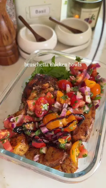 I absolutely love bruschetta so these chicken bruschetta bowls are right up my s