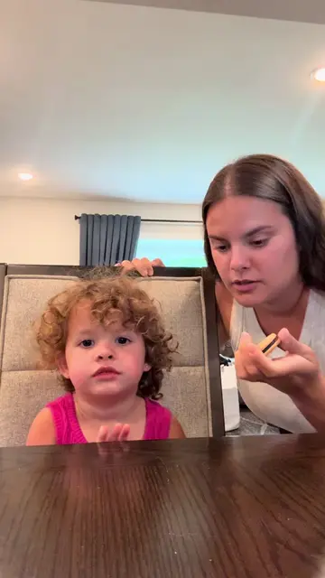 the RESTRAINT🤌🏻🍪 #toddler #mom #motherhood #toddlers #listening 