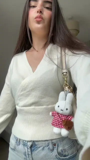 isn’t my keychain so cute 🥹 I got it in a blind box & it was the exact one I wa