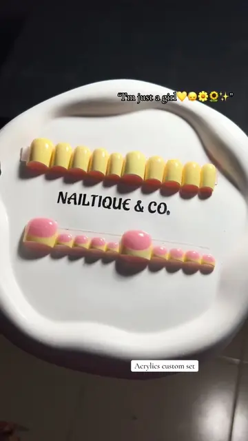 Butter yellow 💛🌼🌻✨🥱 𝘿𝙚𝙩𝙖𝙞𝙡𝙨⬇️ ACRYLICS CUSTOM PRESSON SET. •𝒫𝑅𝐼𝒞�