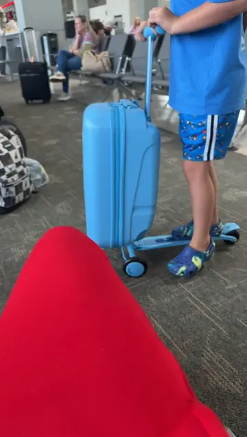 wish we had this stuff when i was younger😭😭😭#fyp #drake #airport #foryoupage 