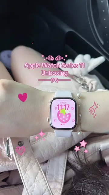 I caved and bought an Apple Watch! 🫶🏻🍡🌸💓 I didn’t realize you could customi