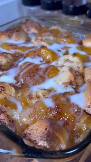 Peach Cobbler Cinnamon Rolls Ingredients: •	1 can of cinnamon rolls (with icing 