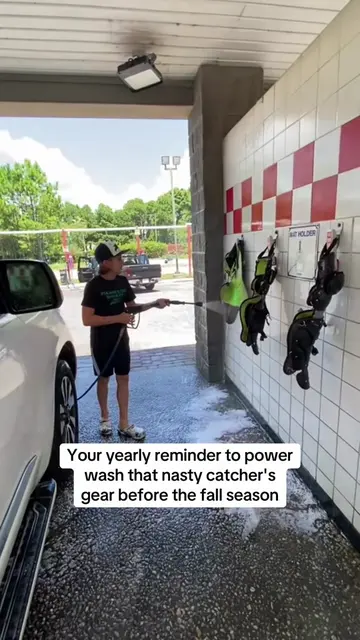 Be honest...when was the last time you washed it? 🤢😷 #baseball #catcher #trave