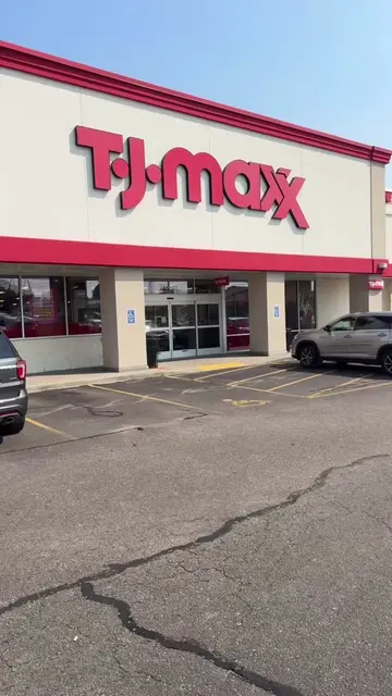 So many yellow tags @TJ Maxx 🛍️ #tjmaxx #tjmaxxfinds #beadedbag #handbag #shopp