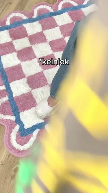 Jangan coba-coba nyenggol aset berharga gue pliss😭 #pakepakaii #mainbomberjacke