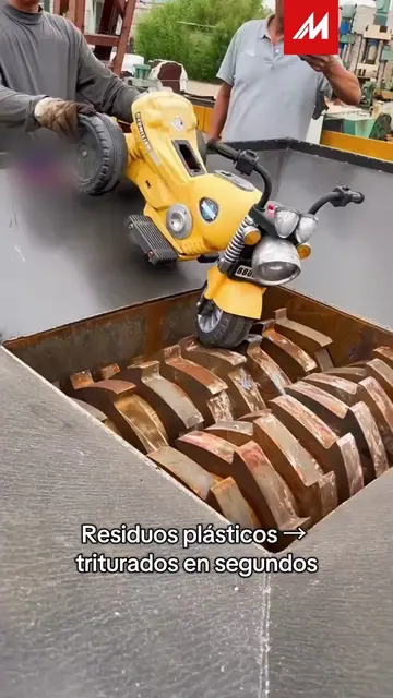 ¿Buscas maquinaria para reciclar plástico? Esta trituradora de doble eje definit
