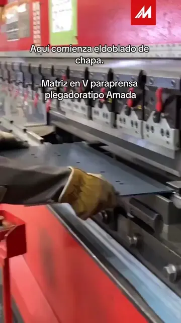 Aquí comienza el doblado de chapa metálica. Matriz en V para prensa plegadora ti