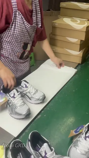 real sneaker factory shipped all over the world free QC inspection one pair can 