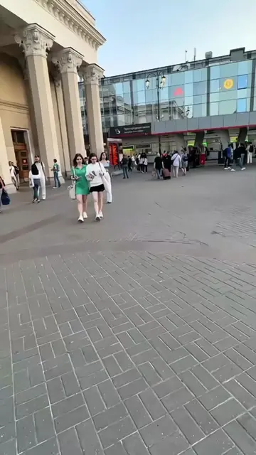 Taking pictures of Russian girls 📸 💕 #viralvideo #photographers #streetphotogr