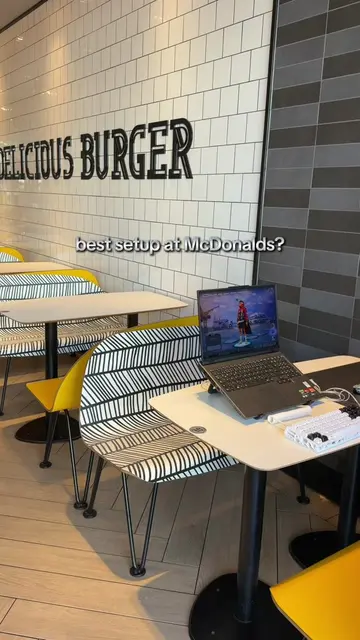 Fortnite at McDonalds 😭 @McDonald’s #mcs #setupgaming #fyp #fortnite #laptopset