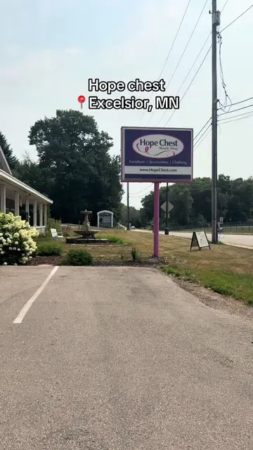 A great place to shop! #minnesota #excelsiormn #shopping #thrifting #fyp 
