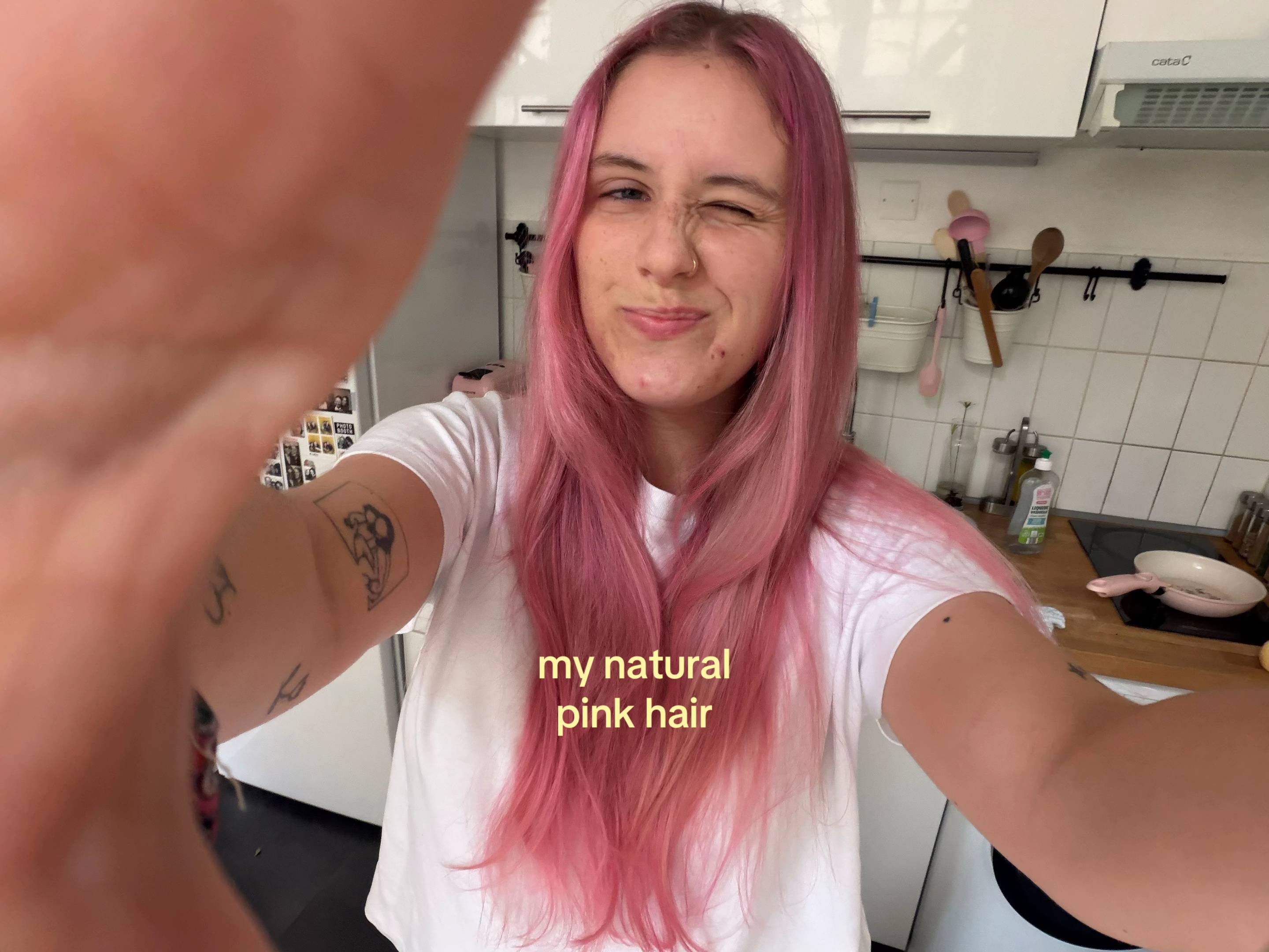 @ADÉLA 🩷🩷🩷 the baddest bitches are in france #adela #aintinla #pinkhair 