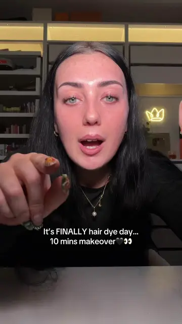 Let’s fix these roots in 10 minutes 🤏🏼✨ @Clairol_UKI in 2 Black available on @