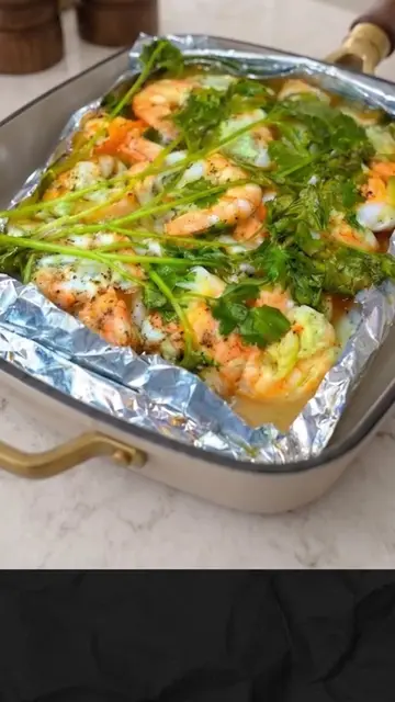 Garlic Lime Shrimp & Veggie Foil Packet Juicy shrimp, tender vegetables, garlic,