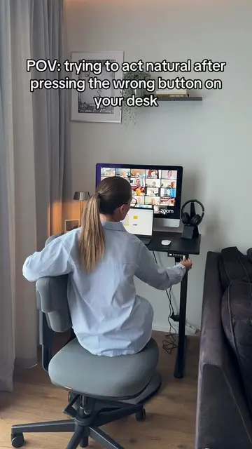 just act normal🤓 #standingdesk #workfromhome #homeoffice #ergonomicchair #meeti