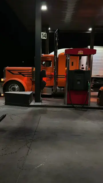 Did someone say 389’s? 🔥 #orangecrush #peterbilt389 #peterbilt #cdl #trucksofti