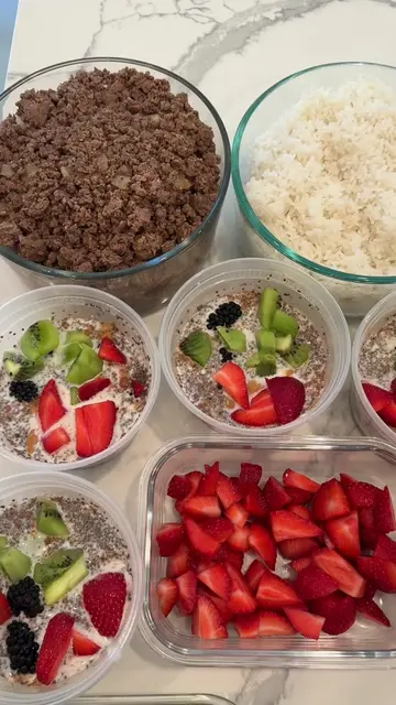My anti inflammatory meal prep 🫐🥑🍓🥝 Proteins: - 96/4 ground beef - 93/7 grou