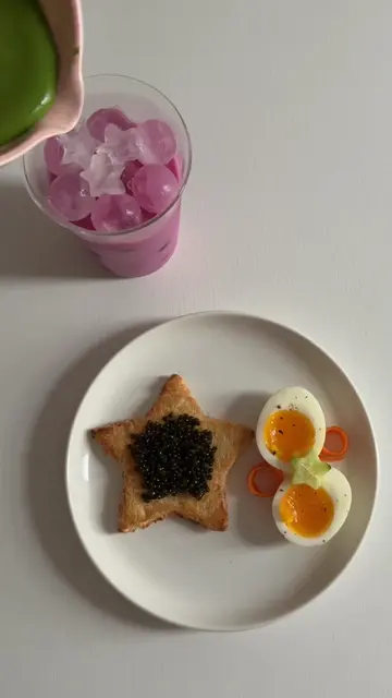 ⭐️ dragonfruit matcha + soft boiled egg, buttered star toast with caviar @marky’