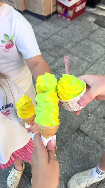 I scream, you scream, we all scream for ice cream…  📍 Dunya Supermarket, Carter