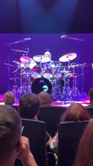 Got another video for you of @brooks.wackerman3 from @avengedsevenfold performin