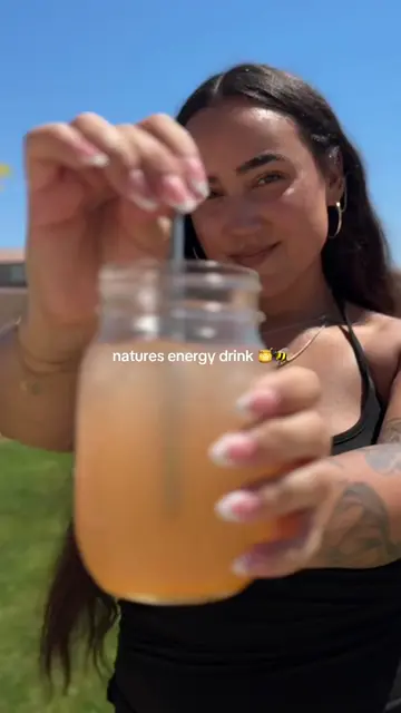 My natural pre workout 🍯 Recipe:  - coconut water  - pineapple juice  - pinch o