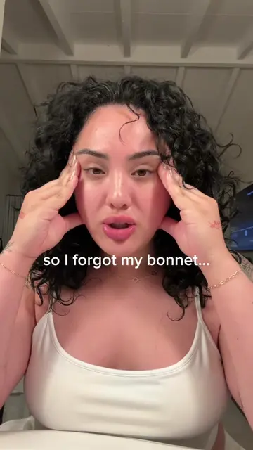 Curly girls this is your sign to not forget your bonnet🫪👩🏻‍🦱 @Suave.US #suav