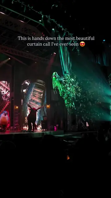 Le Cirque Arcanus is a show featuring Newt Scamander and all of his fantastic be