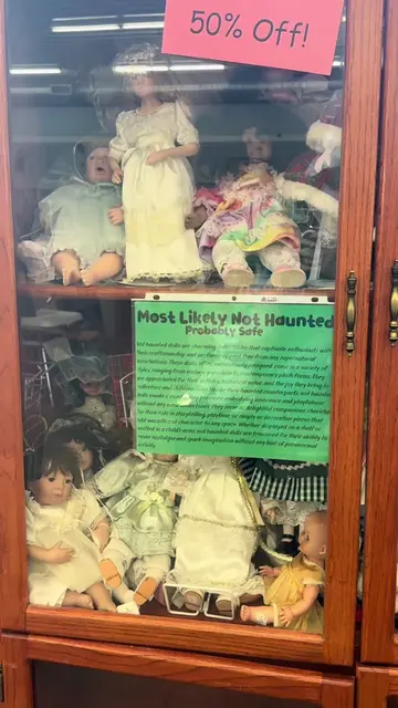 Doll display at the thrift store 😂😂😂  #thriftwithme #thrifting #haunted #thri
