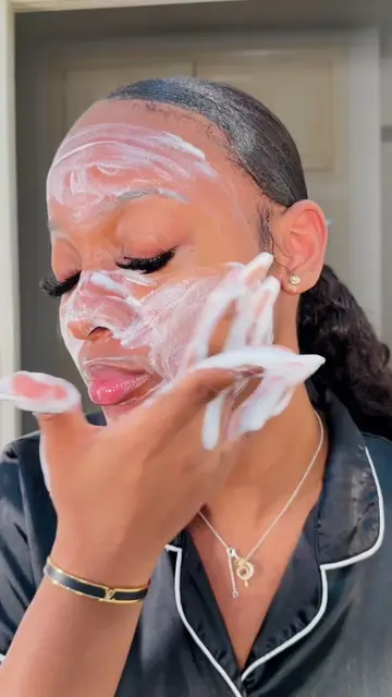 🔥 DROP & GLOW SALE – SIGNATURE FACE KIT 🔥 Your glow starts here! ✨ Featuring o