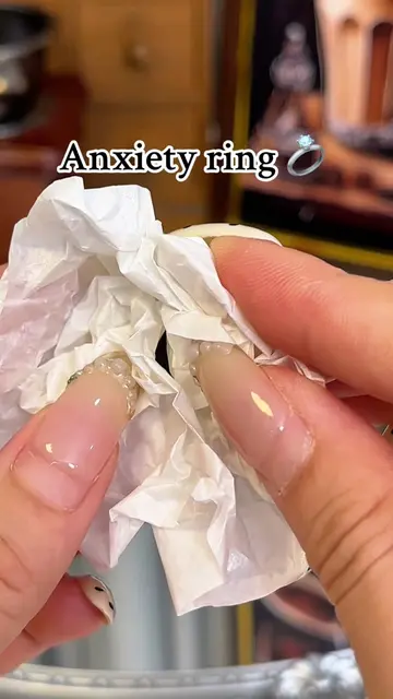 Spinning it around really eases my anxiety #anxiety #ring #anxietyrelief #jewelr