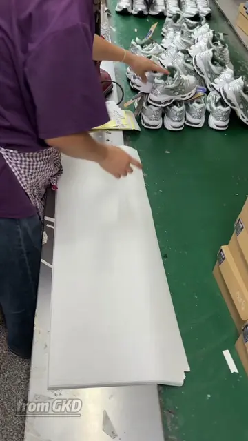 real sneaker factory shipped all over the world free QC inspection one pair can 