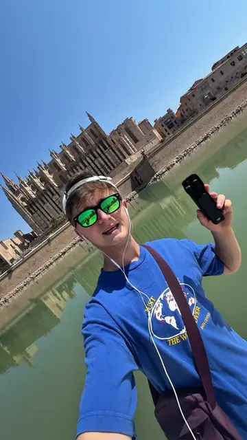 Day 9 taking the cheapest flight everyday 🤷‍♂️💵 Can you guess where im off nex