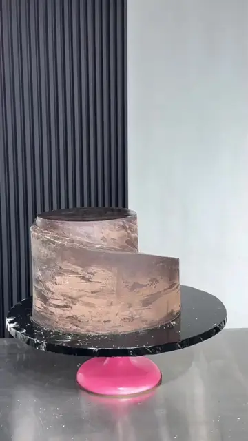 You asked for Part 2, and here it is! 🚗💨 Watch this race car cake come to life