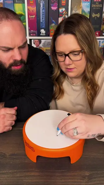 Join us for a hilarious round of Spindoodle! 🎨 Watch as we guess everything fro