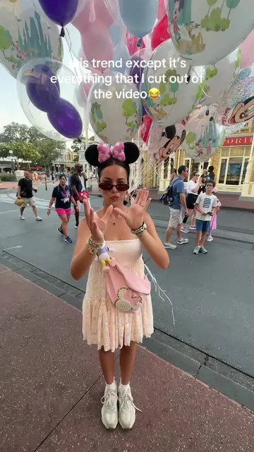 Behind the scenes of making my family film a trend at Disney 😂 #bloopers #disne