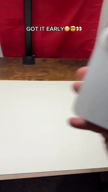 iPHONE FOLD HANDS ON LEAK🤯😳💀 #Tech #techtok #android #samsung #iphone 