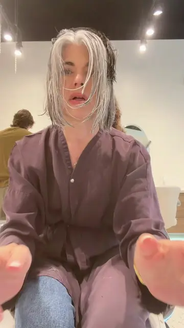 The right stylist makes your life complete 🔥 #grayhair #silverhair #bobhaircut 