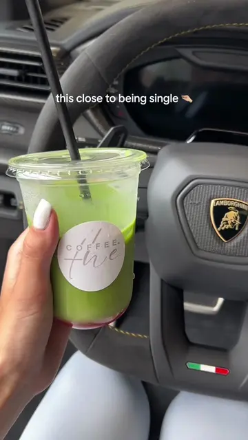 Trying to be nonchalant 🤏🏼🥹 wenn der Matcha nicht reinpasst  #lamborghini #ma