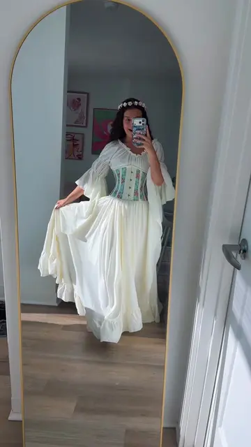 @Etsy came through with the Ren Faire costume 😍 #renaissancefaire #renfaire #re