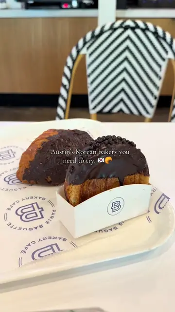 📍Paris Baguette | Austin, TX We stopped by Paris Baguette to try their chicken 