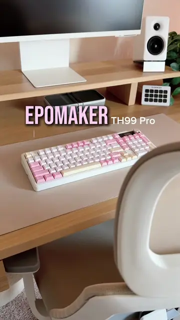 a little strawberry lemonade moment for my desk 🍓🍋💖✨ #keebtok #creamykeyboard